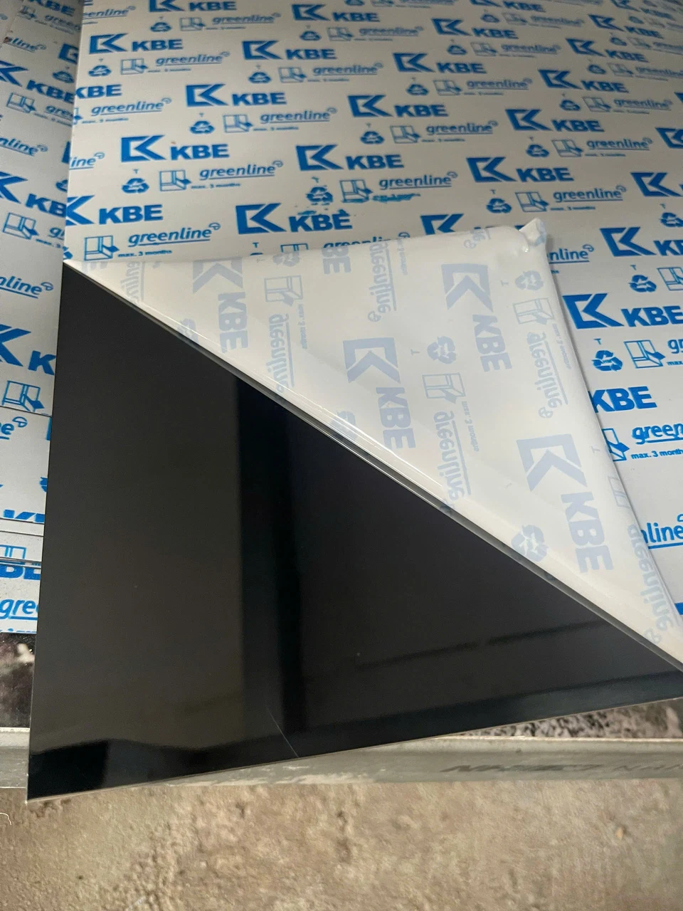 Tấm inox 201 gương đen — ảnh vật liệu thực tế tại kho Đại Nam Wall