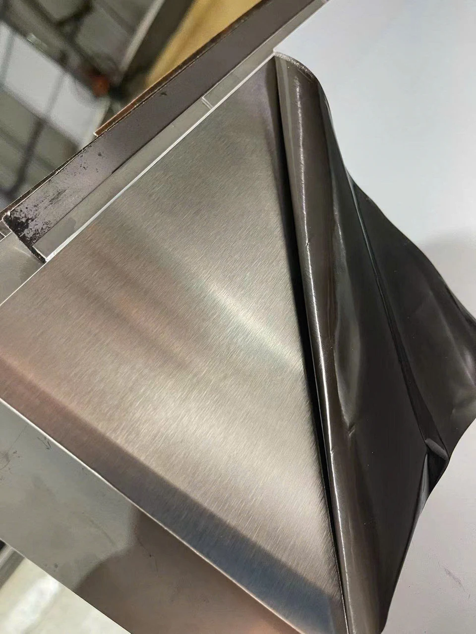 Tấm inox 201 xước trắng bạc — ảnh vật liệu thực tế tại kho Đại Nam Wall