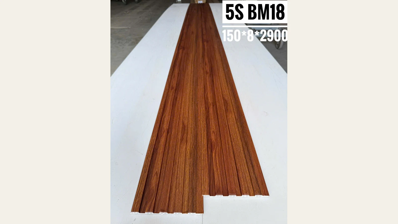 Lam sóng nội thất 5 sóng 150 × 8 × 2.900 mm, bề mặt BM18