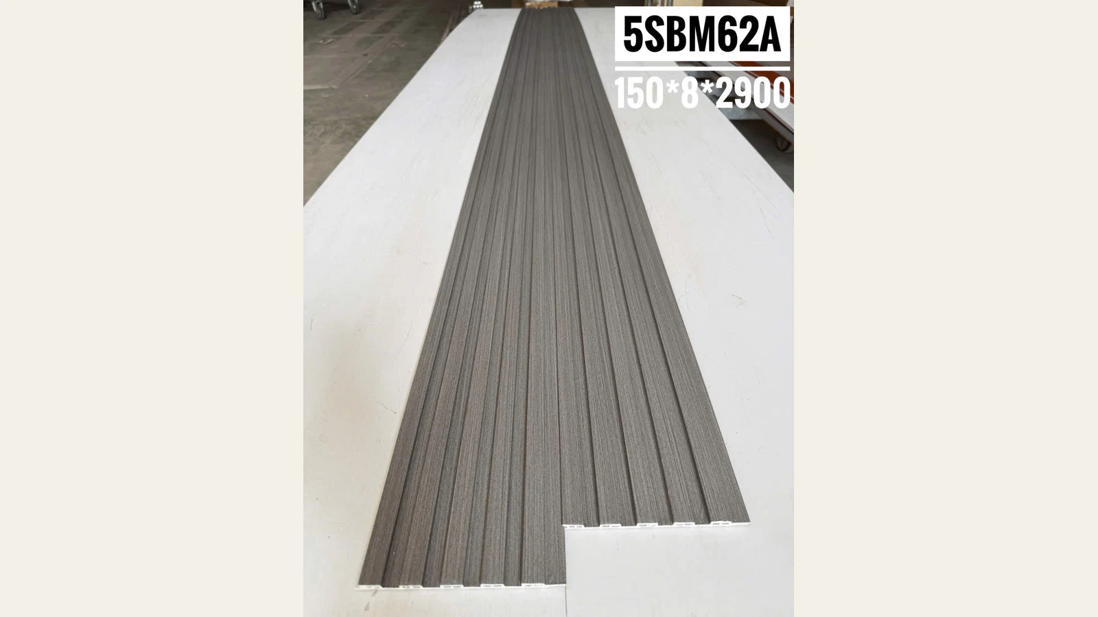 Lam sóng nội thất 5 sóng 150 × 8 × 2.900 mm, bề mặt BM62A