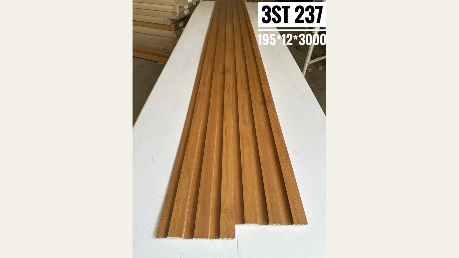 Lam sóng nội thất 3 sóng 195 × 12 × 3.000 mm, bề mặt 237