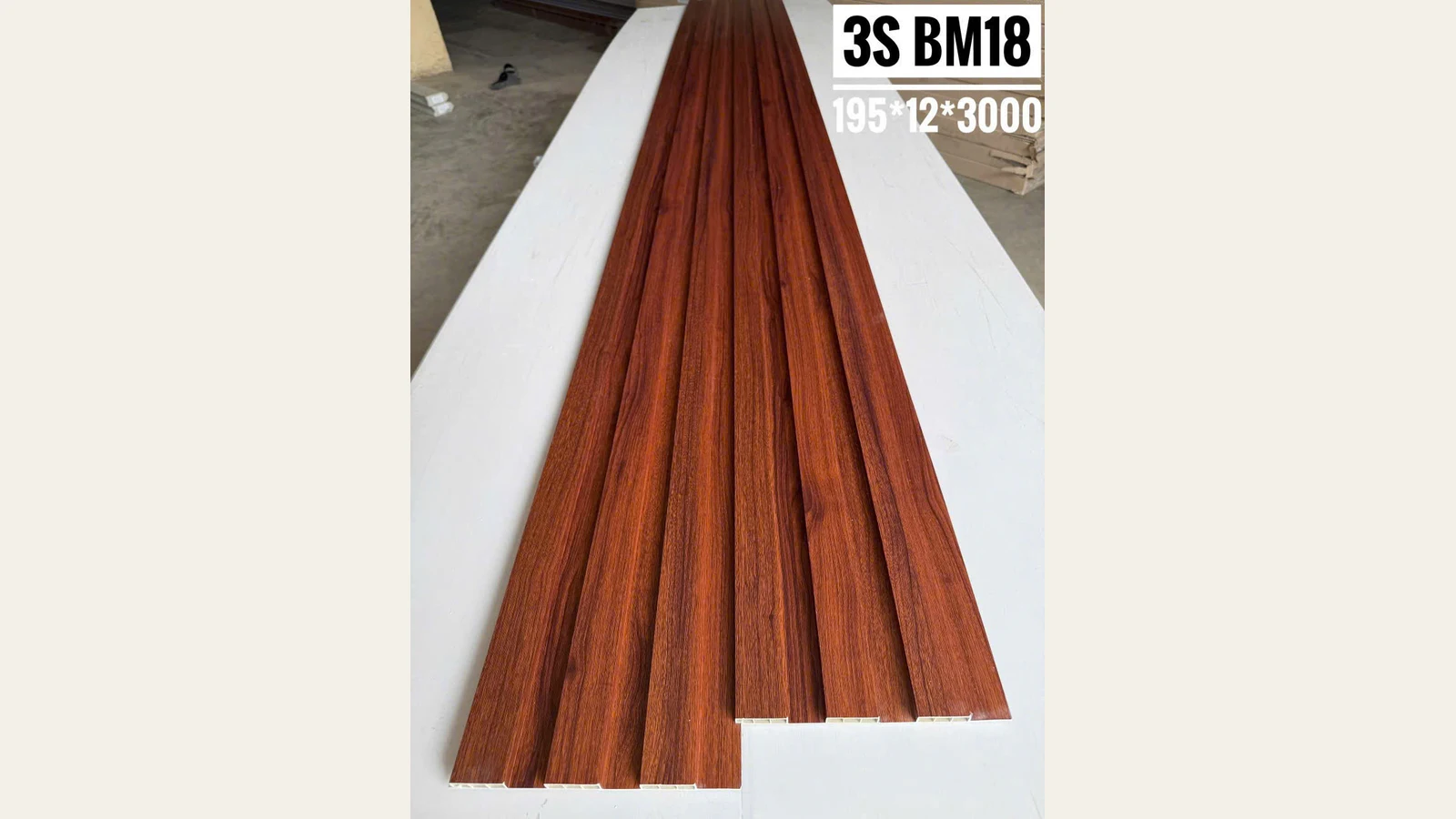 Bề mặt BM18: Mã bề mặt BM18; màu và vân cần đối chiếu mẫu thực tế trước khi đặt.