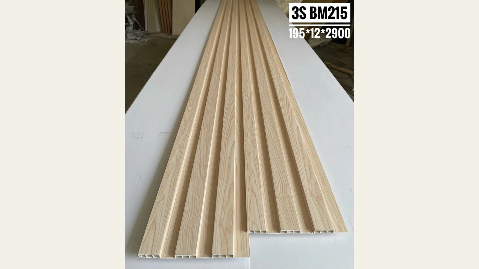 Lam sóng nội thất 3 sóng 195 × 12 × 2.900 mm, bề mặt BM215