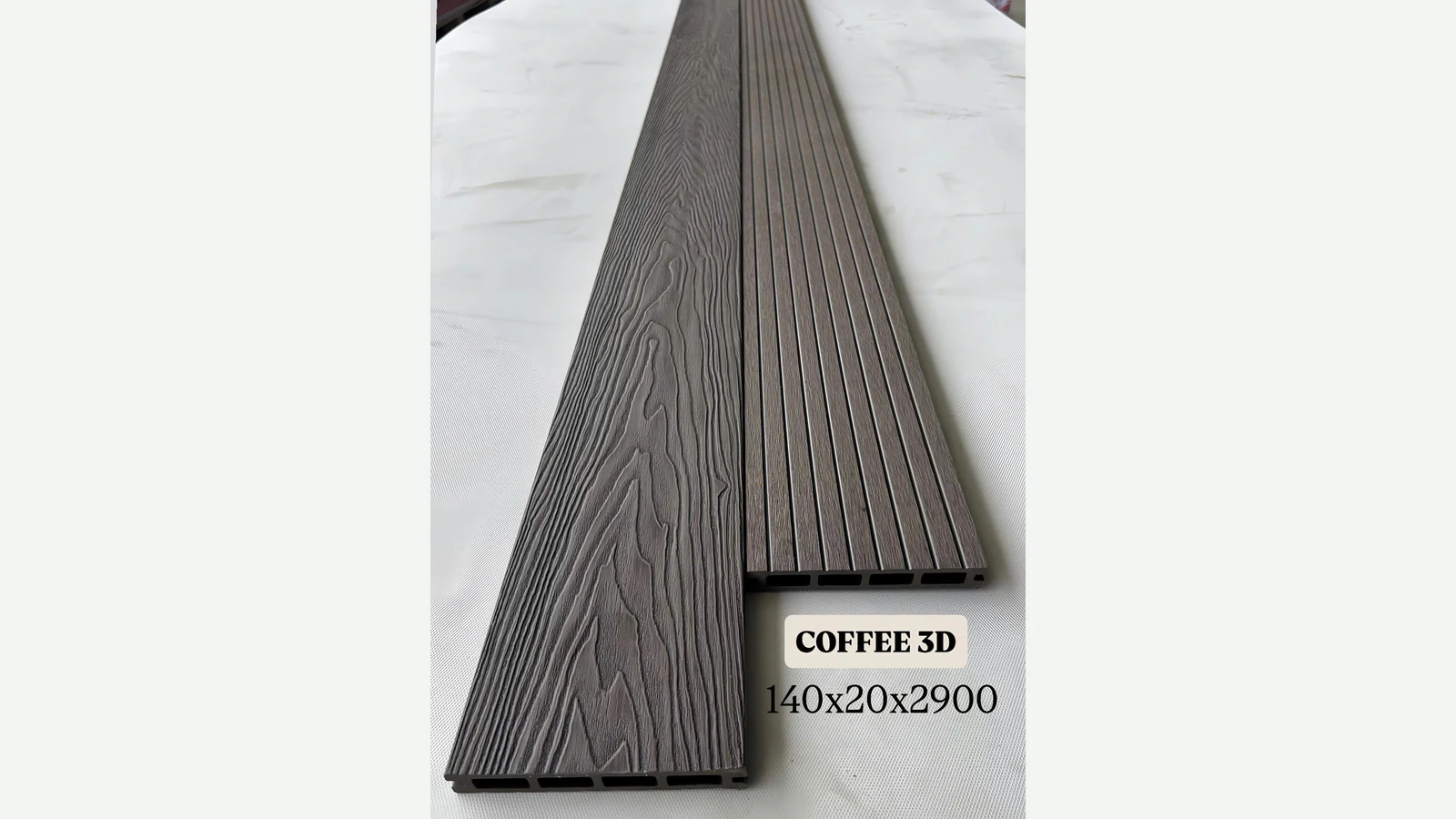 Sàn gỗ nhựa lỗ vuông 140 × 20 × 2.900 mm, bề mặt Coffee