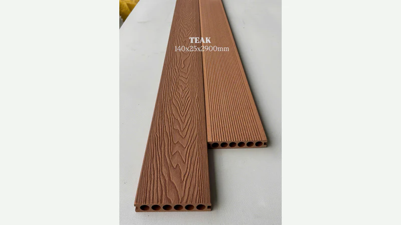 Sàn gỗ nhựa lỗ tròn 140 × 25 × 2.900 mm