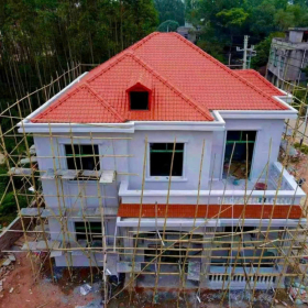 TÔN NHỰA GIẢ NGÓI 4 LỚP VS 3 LỚP – NÊN CHỌN LOẠI NÀO? TÔN NHỰA GIẢ NGÓI 4 LỚP VS 3 LỚP – NÊN CHỌN LOẠI NÀO?